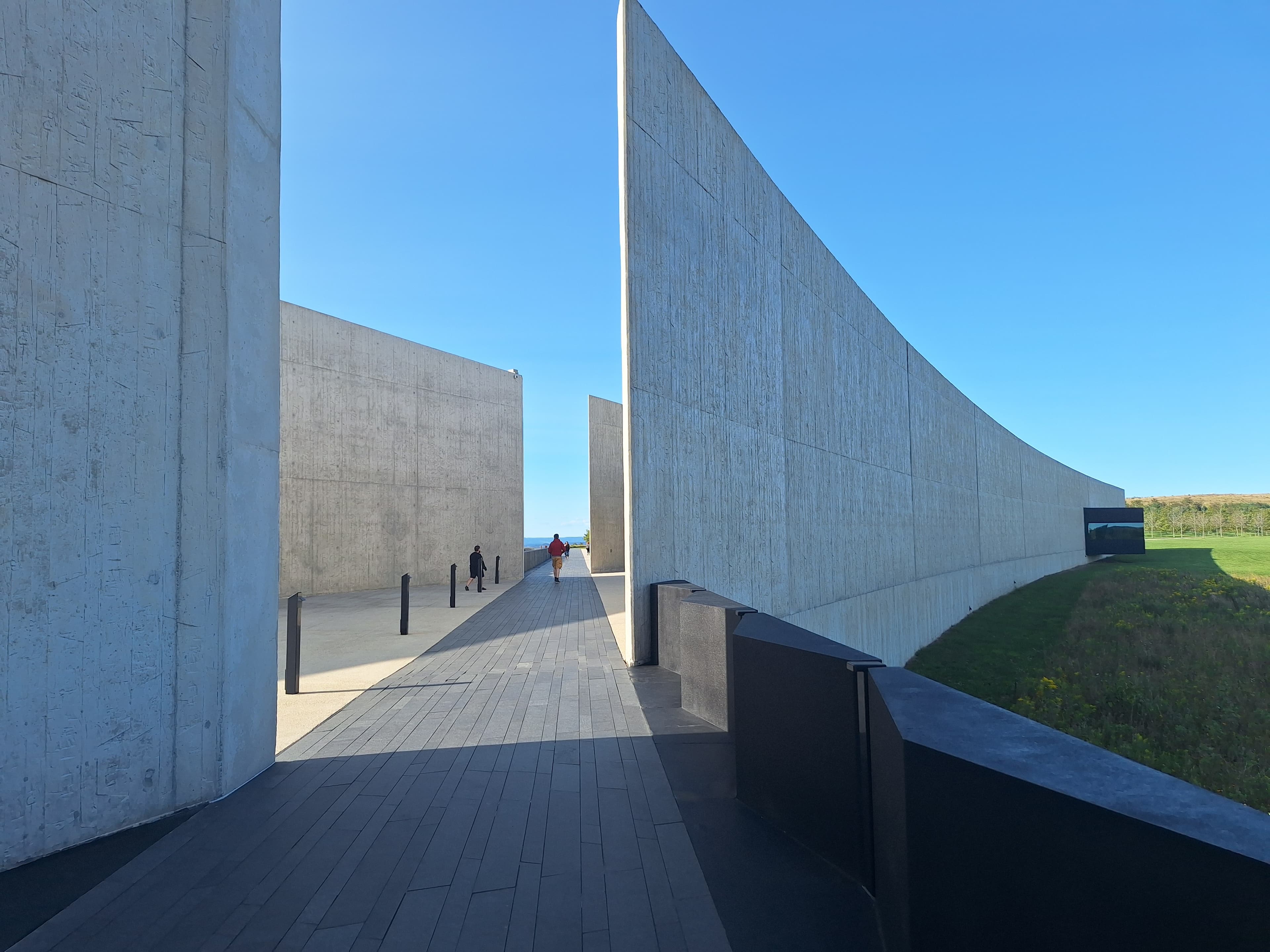 Visitors walking the Flight 93 Memorial walkway